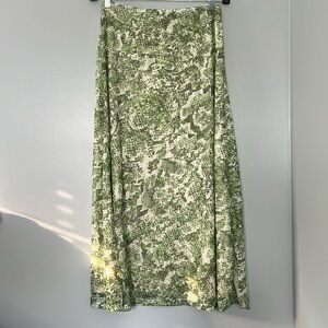 Steve Madden, Maxi Skirt, Mesh abs fully lined, Women’s Medium, New with Tags